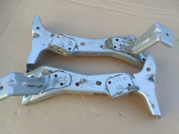 Suport dreapta fata Audi A3 8V 8V0821136A 8V0 821 136 A - Dezmembrari Auto