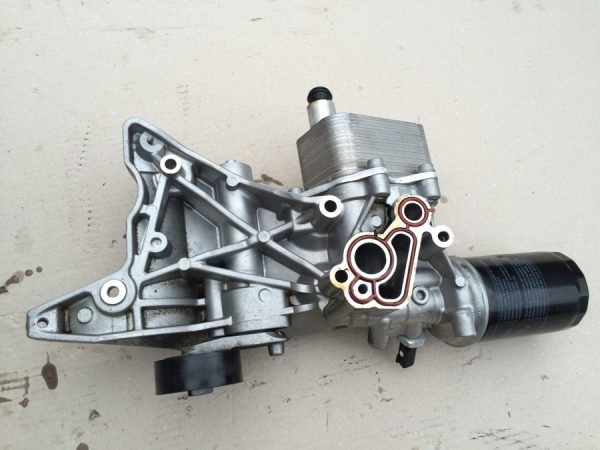 Suport filtru ulei VW Audi motor 2.0 tsi 06J903143AG 06J 903 143 AG - Dezmembrari Auto