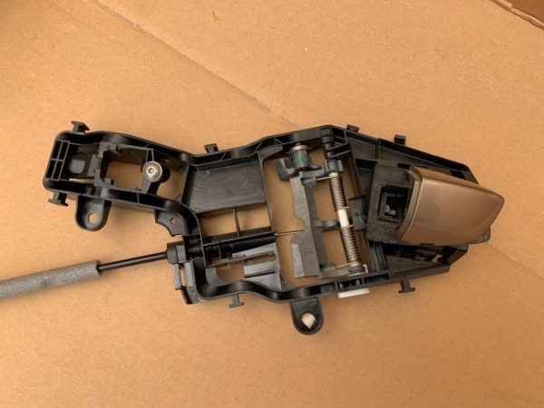 Suport maner exterior stanga spate VW Passat B8 - Dezmembrari Auto