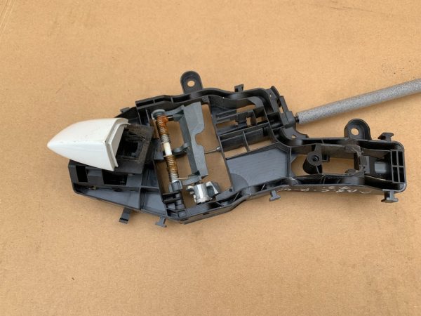 Suport maner stanga spate VW Passat B8 - Dezmembrari Auto