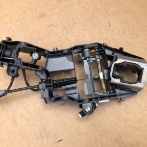 Suport maner usa stanga fata VW Passat B8 - Dezmembrari Auto