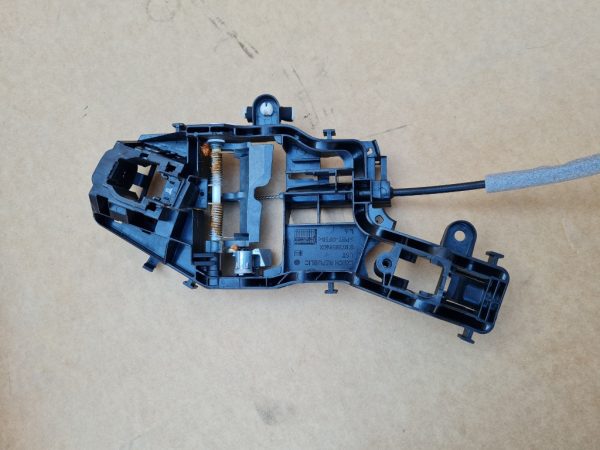 Suport maner usa stanga spate VW Passat B8 - Dezmembrari Auto