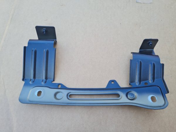 Suport metalic aripa stanga fata Audi Q8 2019 4M8821431B 4M8 821 431 B - Dezmembrari Auto