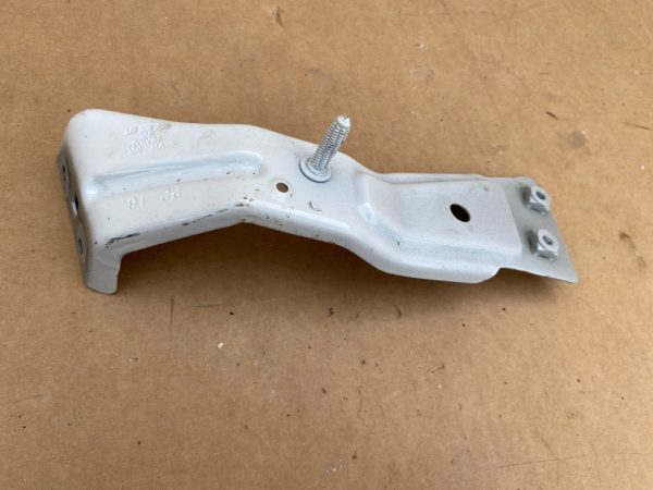 Suport metalic aripa stanga fata VW Jetta 2017 5C6821137 5C6 821 137 - Dezmembrari Auto