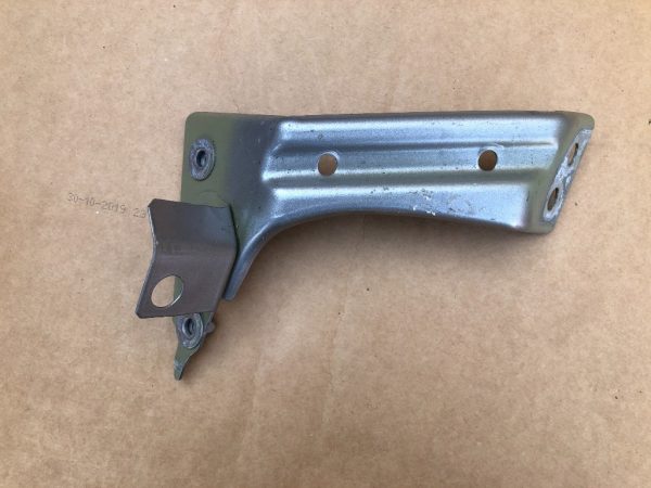 Suport metalic aripa stanga fata VW Passat B8 3G0821141A 3G0 821 141 A - Dezmembrari Auto