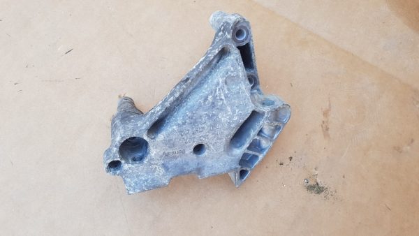 Suport motor Audi A3 8V 2.0 tdi 04L199207 04L 199 207 - Dezmembrari Auto