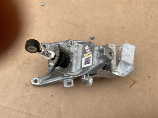 Suport motor dreapta Audi A4 B9 4M0199308AD 4M0 199 308 AD - Dezmembrari Auto