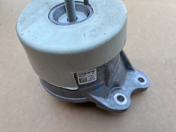 Suport motor Mercedes GLC W253 A2052407800 la 0 km - Dezmembrari Auto