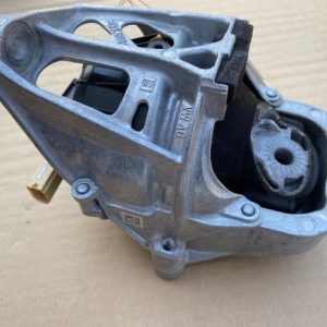 Suport motor stanga VW Touareg 2018 4M0199371FF 4M0 199 371 FF - Dezmembrari Auto