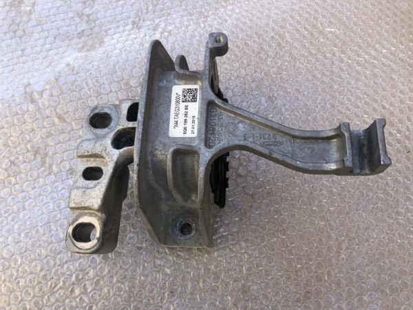 Suport motor / tampon motor Passat B8 5Q0199262BE 5Q0 199 262 BE - Dezmembrari Auto