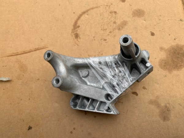 Suport motor VW Arteon 2.0 tdi 04L199207 04L 199 207 la 0 km - Dezmembrari Auto
