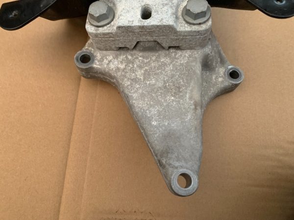 Suport motor VW Golf 7 1.6 tdi 5Q0199117C 5Q0 199 117 C la 0 km - Dezmembrari Auto