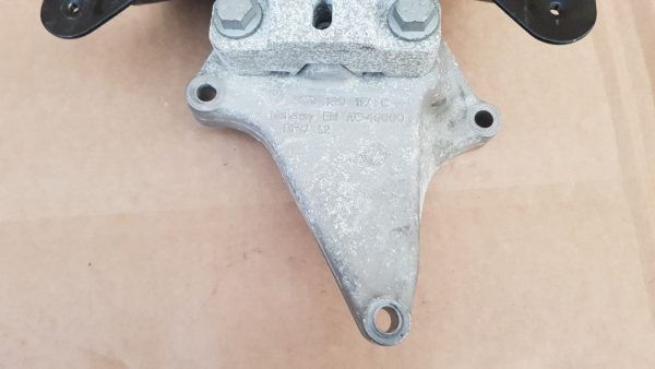 Suport motor VW Golf 7 1.6 tdi 5Q0199117C 5Q0 199 117 C - Dezmembrari Auto
