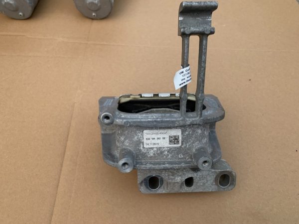 Suport motor VW Golf 7 1.6 tdi 5Q0199262DE 5Q0 199 262 DE la 0 km - Dezmembrari Auto