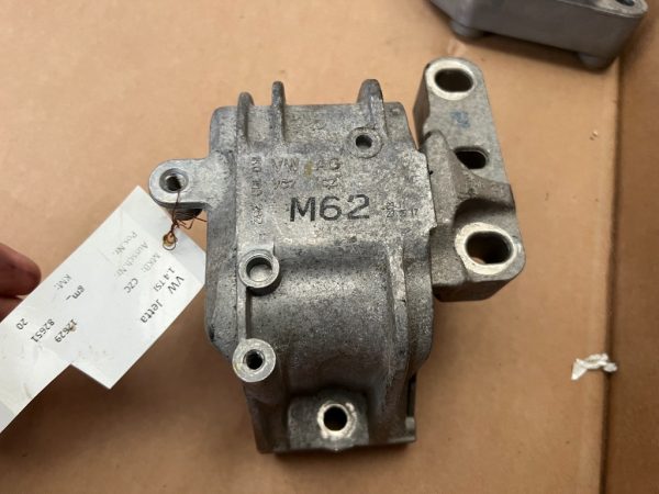 Suport motor VW Jetta 1.4 tsi CZC 1K0199262L 1K0 199 262 L la 0 km - Dezmembrari Auto
