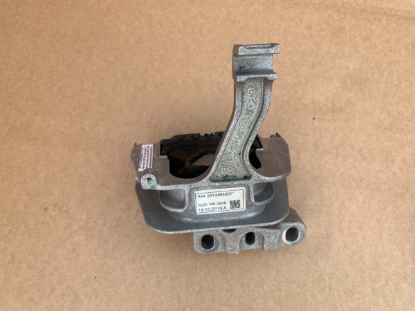 Suport motor VW Passat B8 1.8 tsi magotan 5QD199262B 5QD 199 262 B la 0 km - Dezmembrari Auto