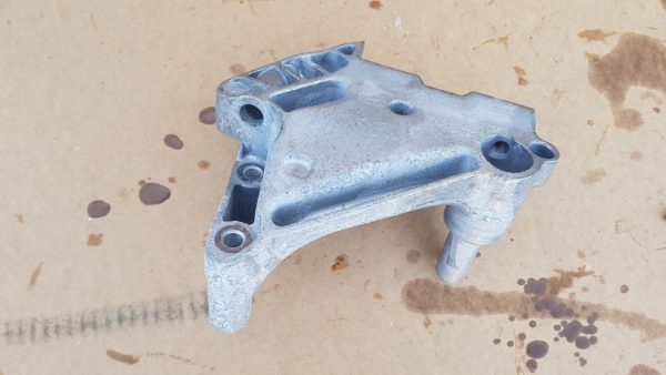 Suport motor VW Passat B8 2.0 tdi 04L199207 04L 199 207 - Dezmembrari Auto