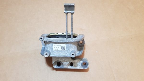Suport motor VW Passat B8 2.0 tdi 3Q0199262J 3Q0 199 262 J - Dezmembrari Auto