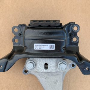 Suport motor VW Passat B8 facelift 2020 1.5 tsi 5Q0199555AB 5Q0 199 555 AB - Dezmembrari Auto