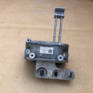 Suport motor VW Touran 2017 2.0 tdi 5Q0199262DF 5Q0 199 262 DF - Dezmembrari Auto