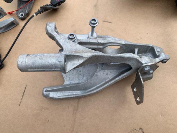 Suport motor VW Transporter T6 7LA199370 7LA 199 370 - Dezmembrari Auto