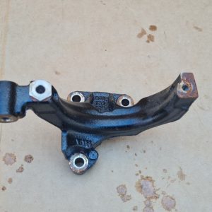 Suport planetara VW Passat B8 2.0 tdi 04L131425A 04L 131 425 A - Dezmembrari Auto