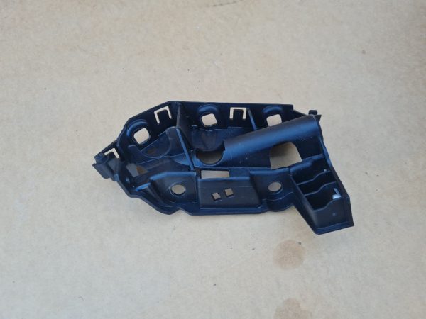 Suport plastic aripa dreapta fata Audi Q8 2019 4M8807284 4M8 807 284 - Dezmembrari Auto