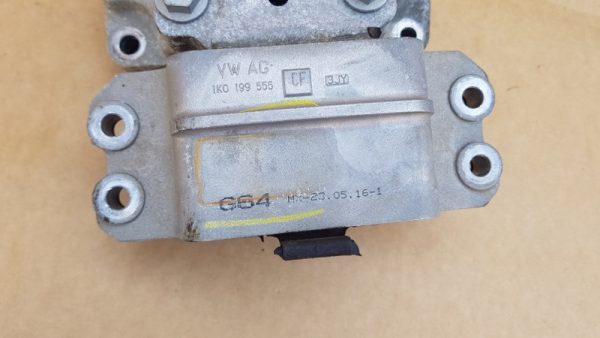 Suport tampon cutie de vizteze VW Jetta 2016 1K0199555CF 1K0 199 555 CF - Dezmembrari Auto