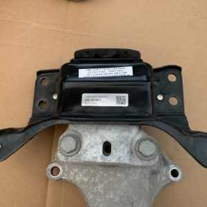 Suport tampon cutie VW Golf 7 2016 1.6 tdi 5Q0199555S 5Q0 199 555 S la 0 km - Dezmembrari Auto