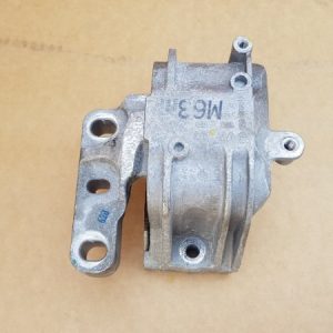 Suport tampon motor dreapta VW Jetta 2016 1K0199262 1K0 199 262 - Dezmembrari Auto