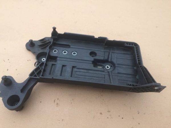 Suport / tavita baterie VW Golf 7 2.0 tdi 5Q0915321J 5Q0 915 321 J - Dezmembrari Auto
