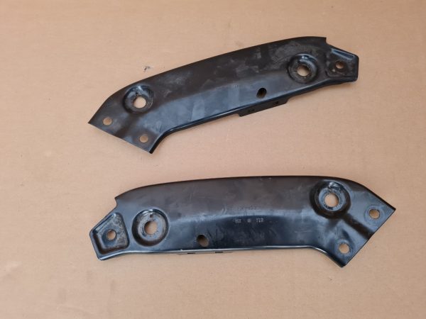 Suporturi faruri stanga dreapta VW Jetta 2016 5C6805931 5C6 805 931 5C6805932 5C6 805 932 - Dezmembrari Auto