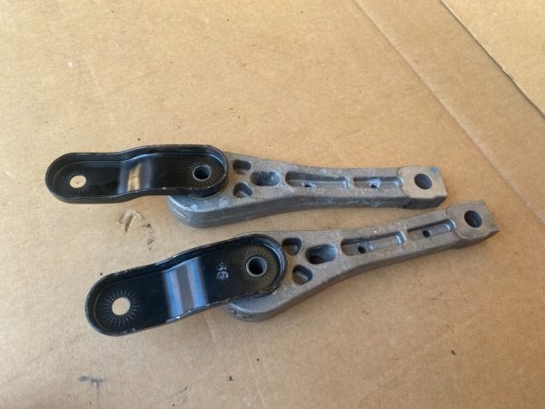 Tampon antibalans VW Jetta 2017 1K0199855BB 1K0 199 855 BB la 0 km - Dezmembrari Auto