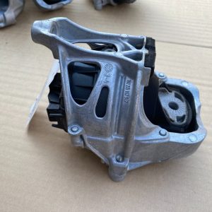 Tampon motor dreapta VW Touareg 2018 4M0199372FF 4M0 199 372 FF - Dezmembrari Auto