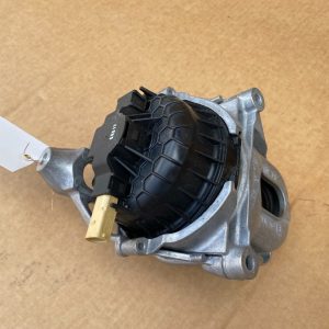 Tampon motor dreapta VW Touareg 2018 4M0199372FF 4M0 199 372 FF - Dezmembrari Auto