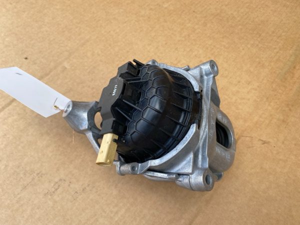Tampon motor dreapta VW Touareg 2018 4M0199372FF 4M0 199 372 FF - Dezmembrari Auto