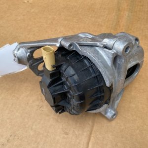 Tampon motor stanga VW Touareg 2018 4M0199371FF 4M0 199 371 FF - Dezmembrari Auto