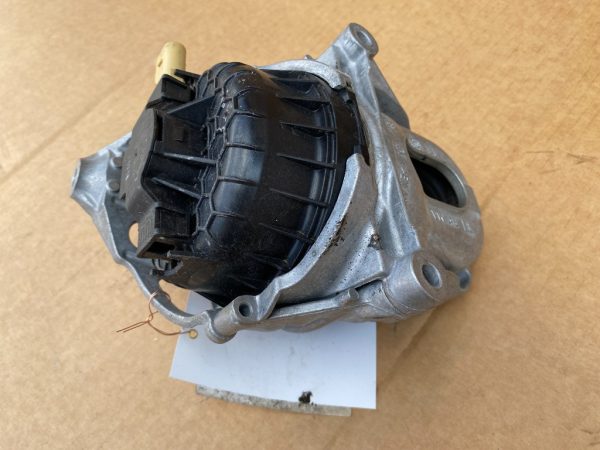 Tampon motor stanga VW Touareg 2018 4M0199371FF 4M0 199 371 FF - Dezmembrari Auto