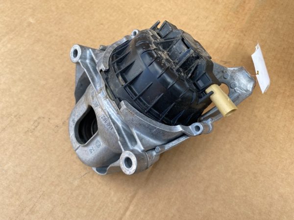 Tampon motor stanga VW Touareg 2018 4M0199371FF 4M0 199 371 FF - Dezmembrari Auto