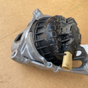Tampon motor stanga VW Touareg 2018 4M0199371FF 4M0 199 371 FF - Dezmembrari Auto