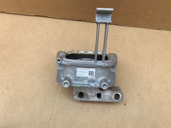 Tampon motor VW Golf 7 2019 5Q0199262DF 5Q0 199 262 DF la 0 km - Dezmembrari Auto