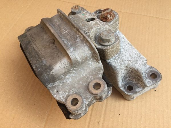 Tampon motor VW Tiguan 2015 2.0 TDI CUV 8J0198555 8J0 198 555 - Dezmembrari Auto
