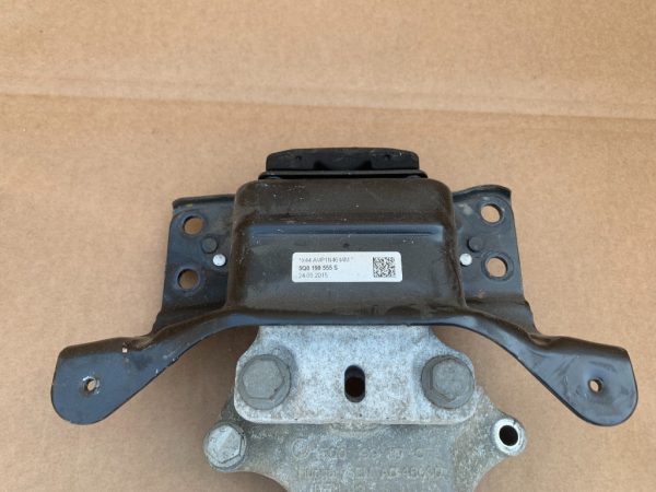 Tampon suport cutie VW Golf 7 2016 1.6 tdi 5Q0199555S 5Q0 199 555 S la 0 km - Dezmembrari Auto