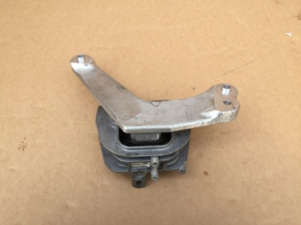 5Q0199262S 5Q0 199 262 S Tampon suport motor VW Golf 7 - Dezmembrari Auto