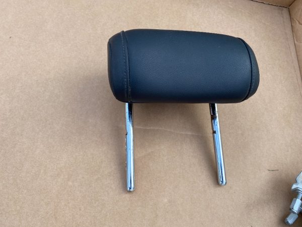 Tetiera bancheta spate mijloc din piele VW Passat B8 2016 - Dezmembrari Auto