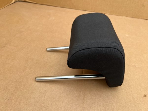 Tetiera laterala de la bancheta spate VW Golf 7 - Dezmembrari Auto