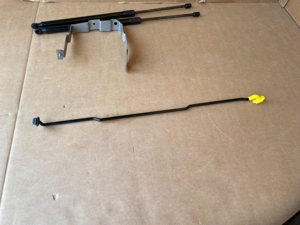 Tija capota VW Caddy Ford Tourneo Connect 2023 2K7825841 2K7 825 841 - Dezmembrari Auto