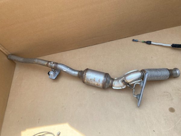 Toba esapament intermediara cu clapeta si catalizator VW Golf 7 2019 2.0 tdi 5Q0253059GJ 5Q0131701AF la 0 km - Dezmembrari Auto