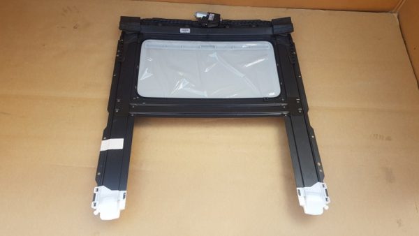 Trapa cu motoras VW Jetta 2016 5C6877041J 5K0959591A - Dezmembrari Auto