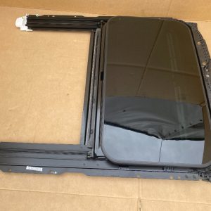 Trapa cu motoras VW Jetta 2017 5C6877041J 5K0959591A 5C6 877 041 J 5K0 959 591 A la 0 km - Dezmembrari Auto